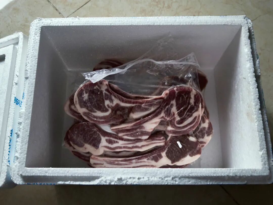 泡沫箱里只有肉